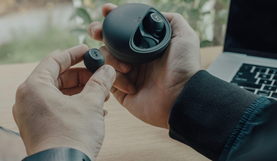 AI translation earbuds